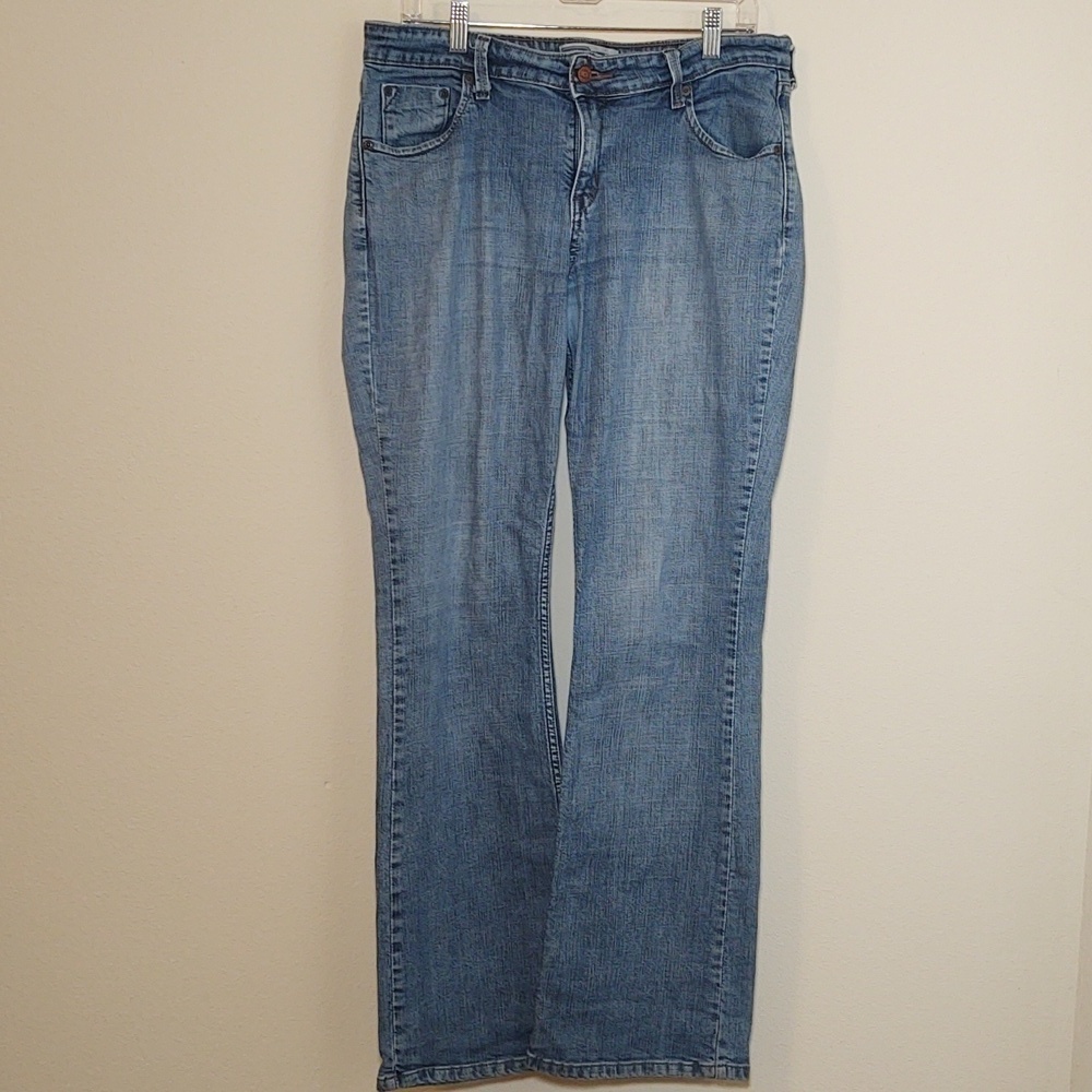 Signature by Levi Strauss Women's Low Rise Bootcut Jeans